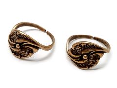 8778b-brass-adjustable-ring-with-flower.jpg
