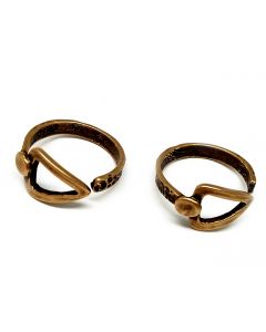 10886b-brass-adjustable-ring-with-triangle-arrow.jpg