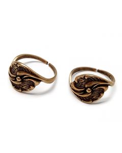 8778b-brass-adjustable-ring-with-flower.jpg