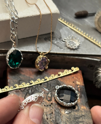 Bezel cups